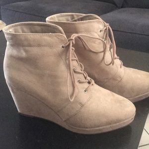 USED ONCE!!LIKE NEW!!Booties in amazing condition!